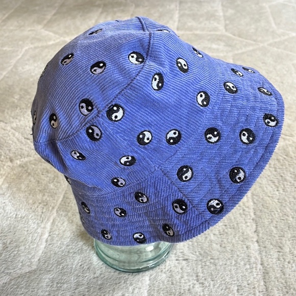 Urban Outfitters Corduroy Ying Yang Bucket Hat - Picture 3 of 9
